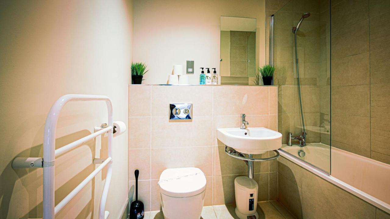 Superb City Center 1 Or 2 Bedroom Apts King Bed Southampton Exterior foto